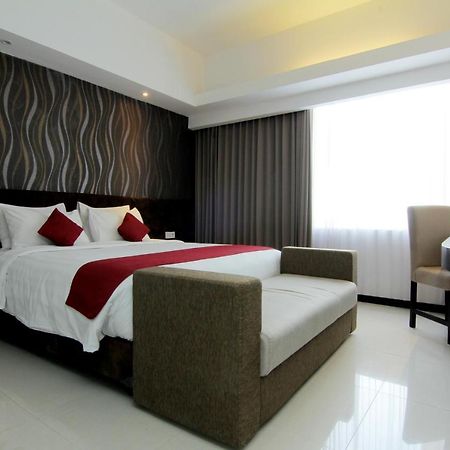 The Sun Hotel Madiun Eksteriør bilde