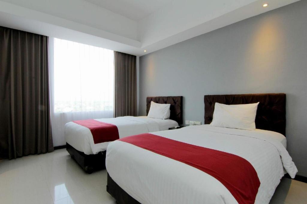 The Sun Hotel Madiun Eksteriør bilde