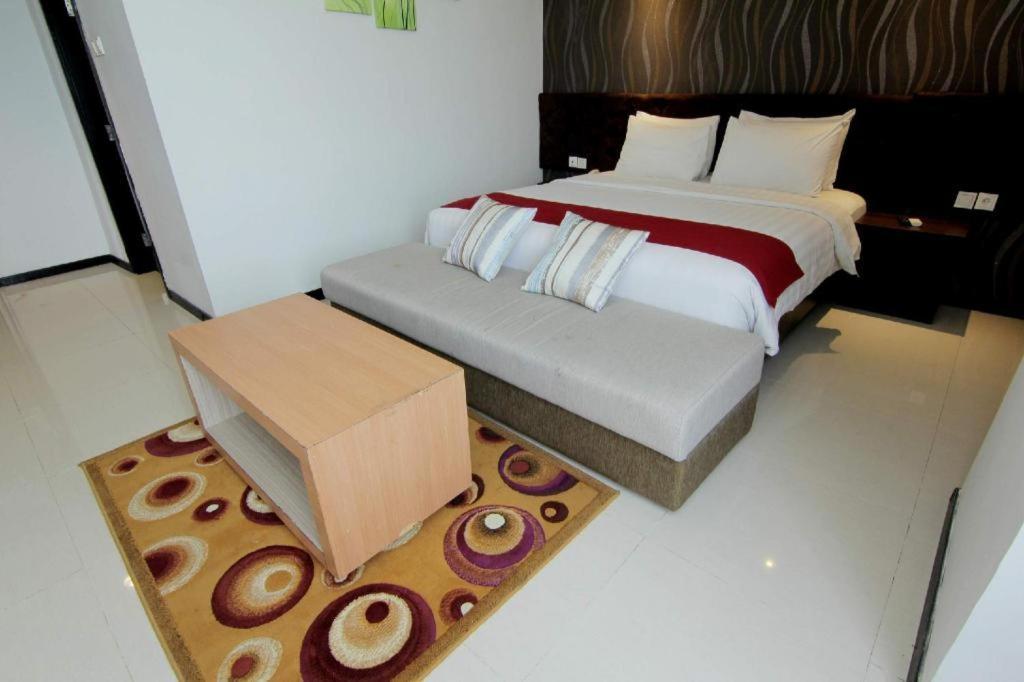 The Sun Hotel Madiun Eksteriør bilde