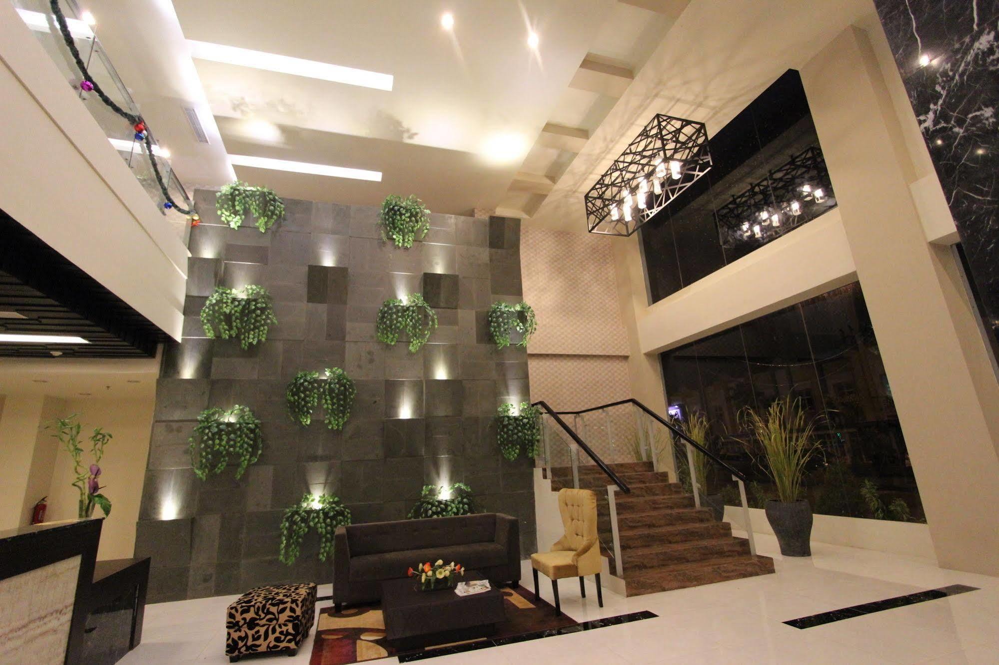 The Sun Hotel Madiun Eksteriør bilde