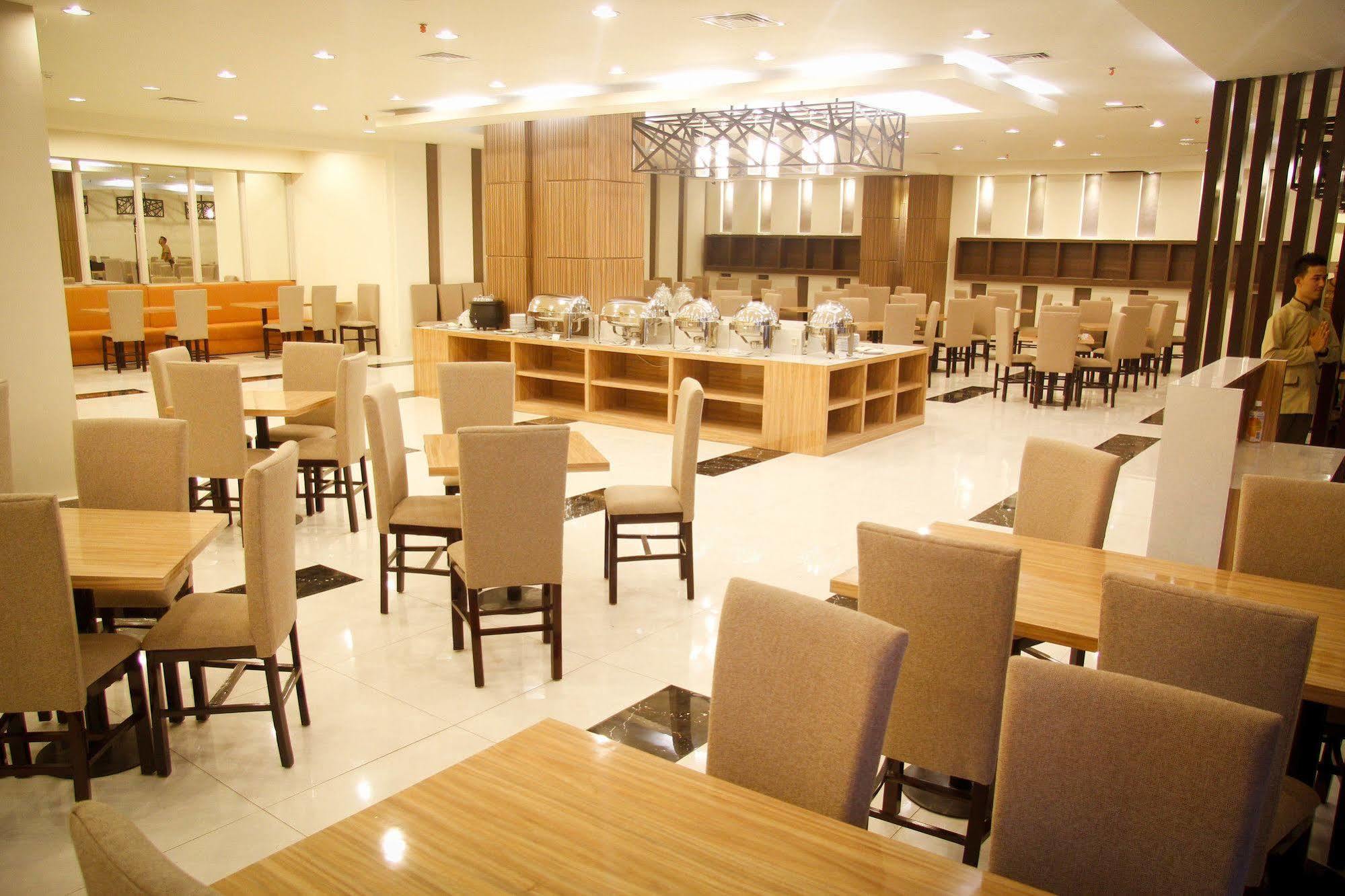 The Sun Hotel Madiun Eksteriør bilde