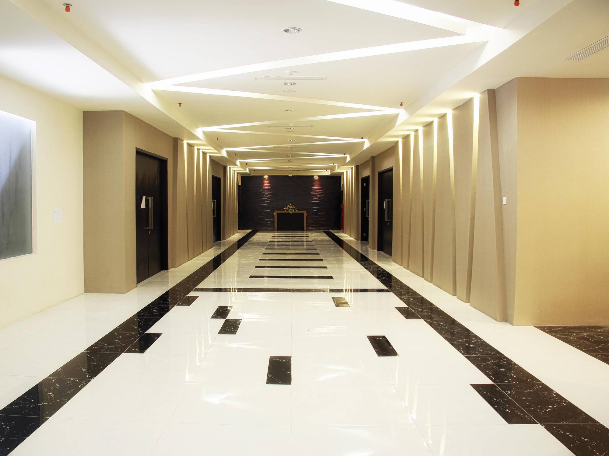 The Sun Hotel Madiun Eksteriør bilde