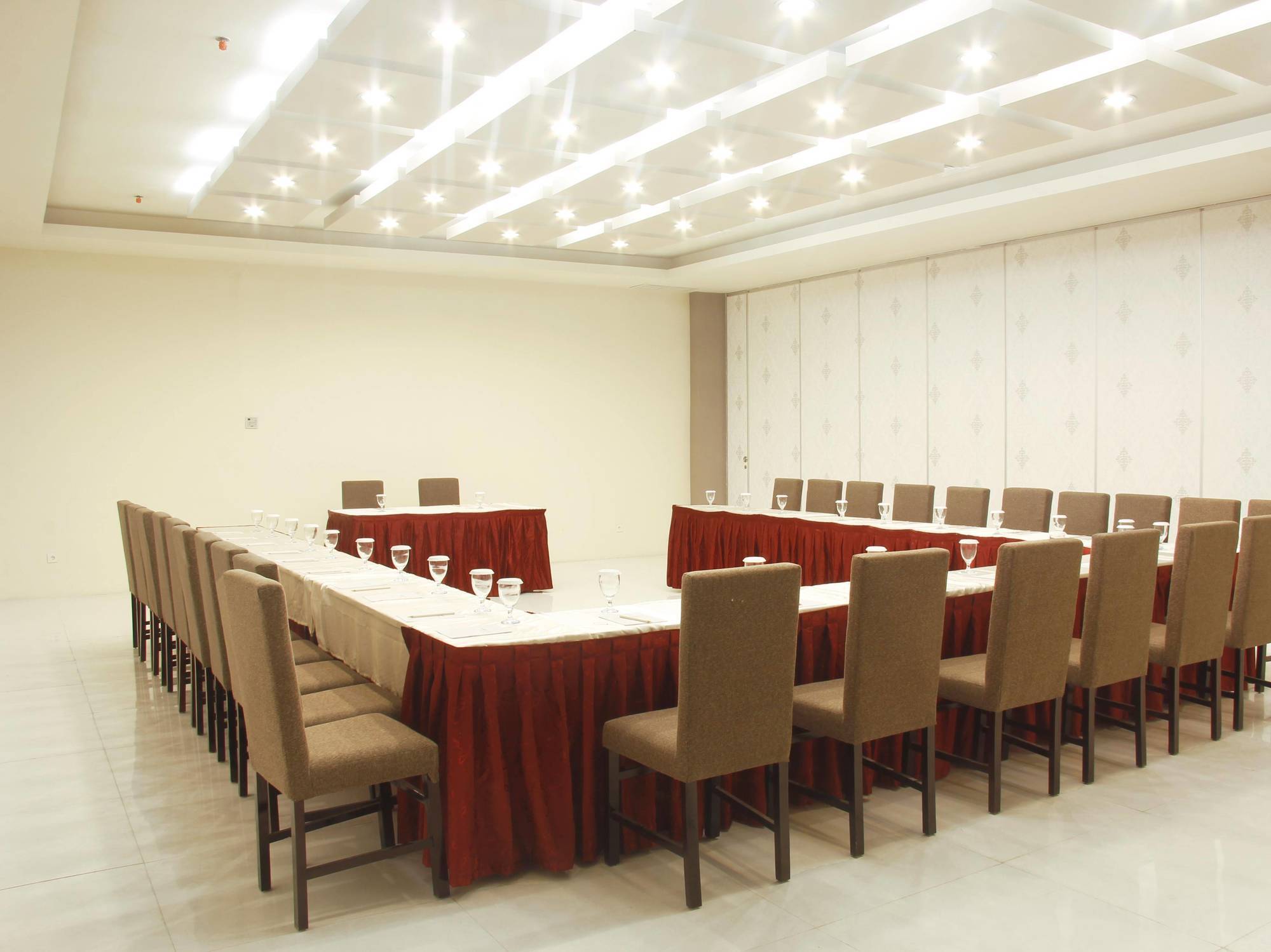 The Sun Hotel Madiun Eksteriør bilde