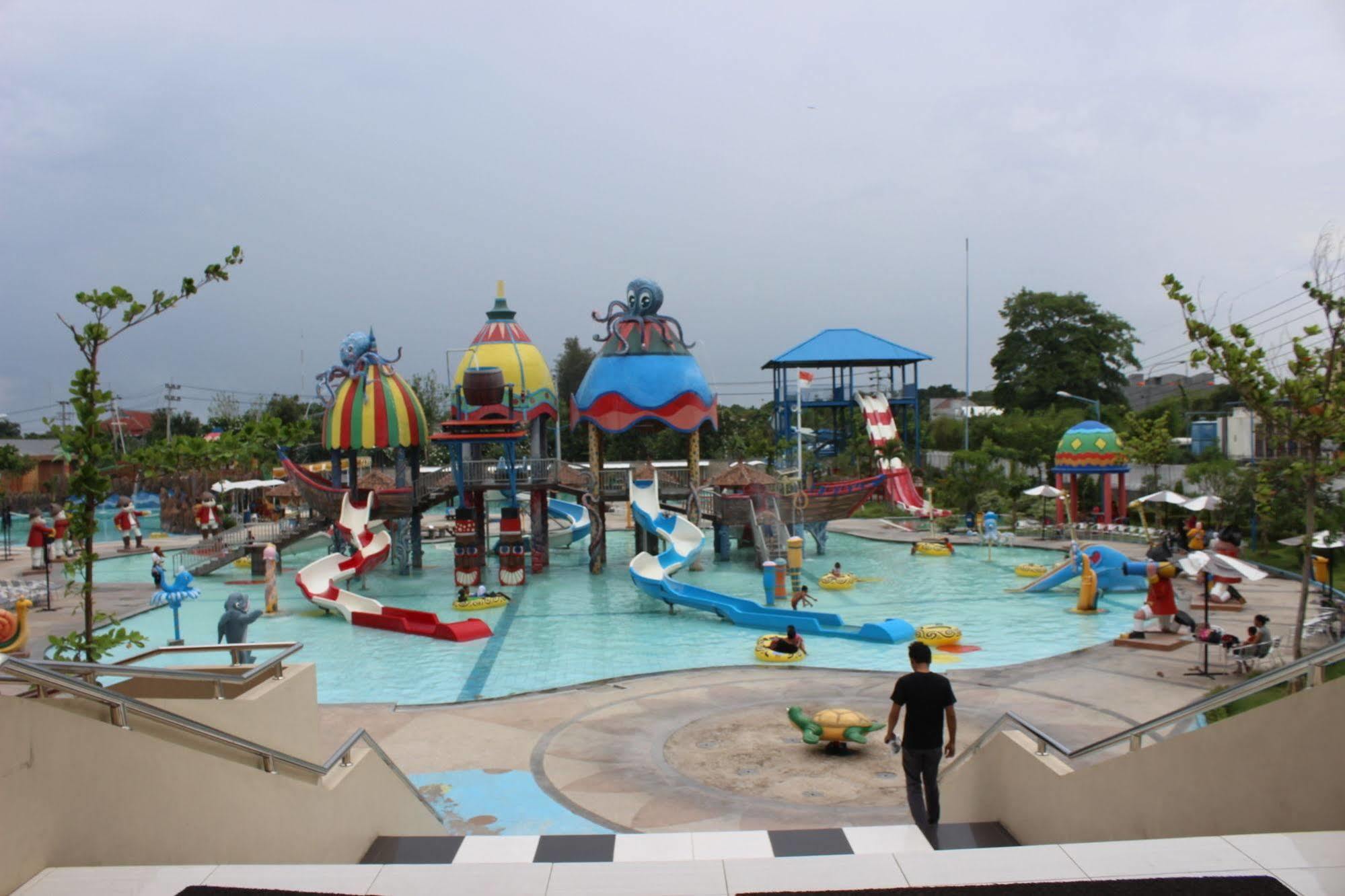 The Sun Hotel Madiun Eksteriør bilde