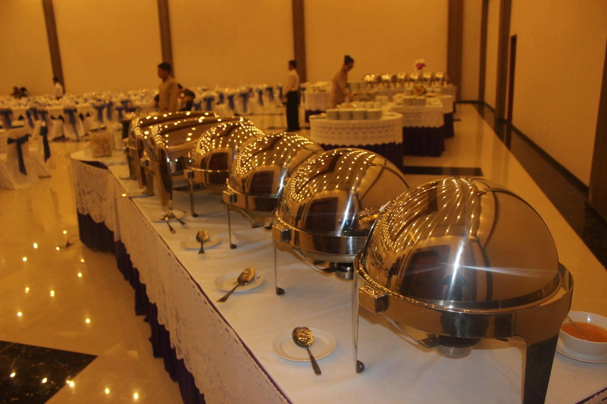 The Sun Hotel Madiun Eksteriør bilde