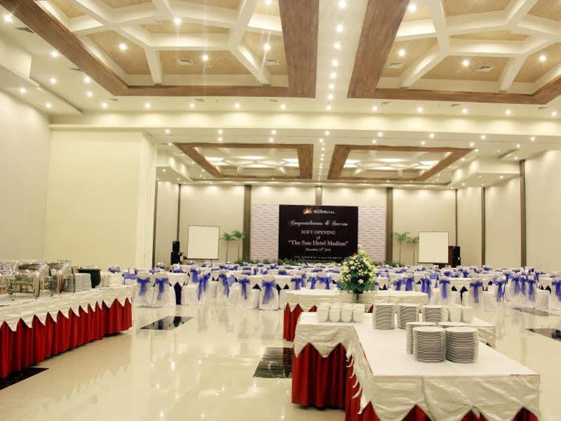 The Sun Hotel Madiun Eksteriør bilde