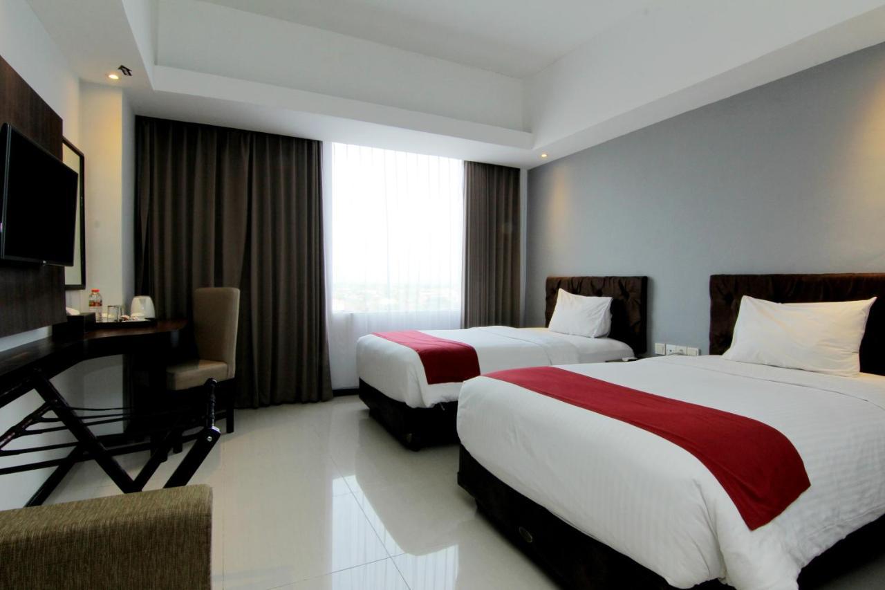 The Sun Hotel Madiun Eksteriør bilde