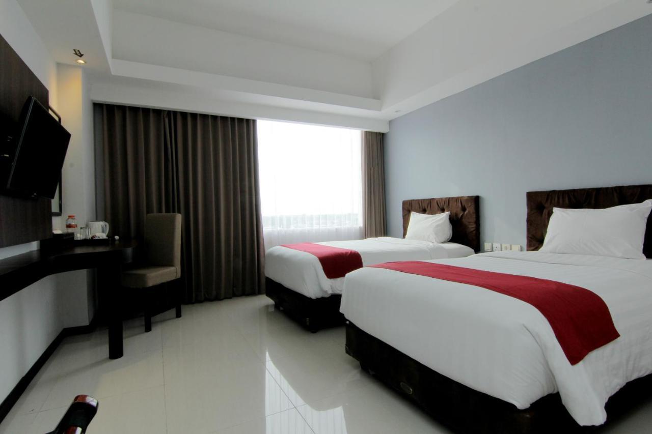 The Sun Hotel Madiun Eksteriør bilde