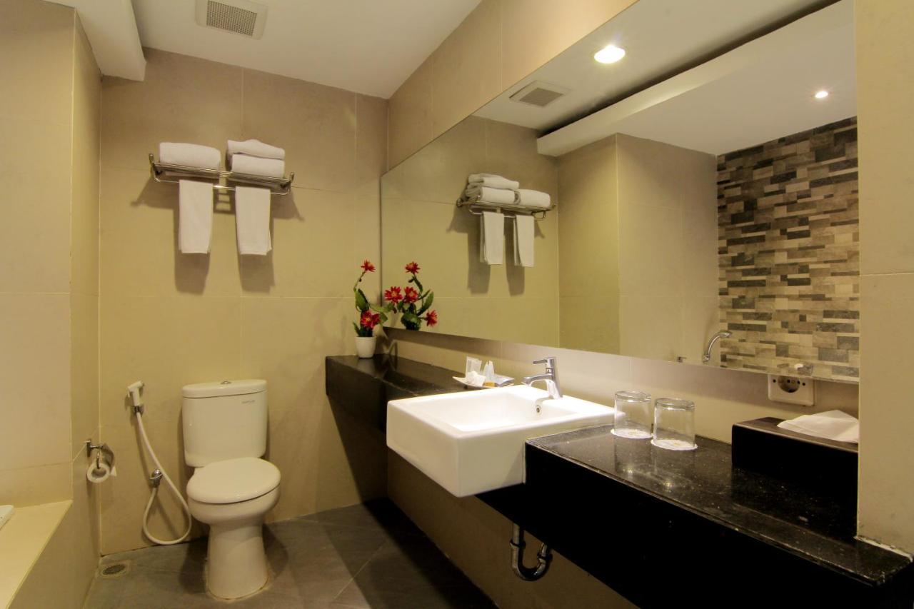 The Sun Hotel Madiun Eksteriør bilde