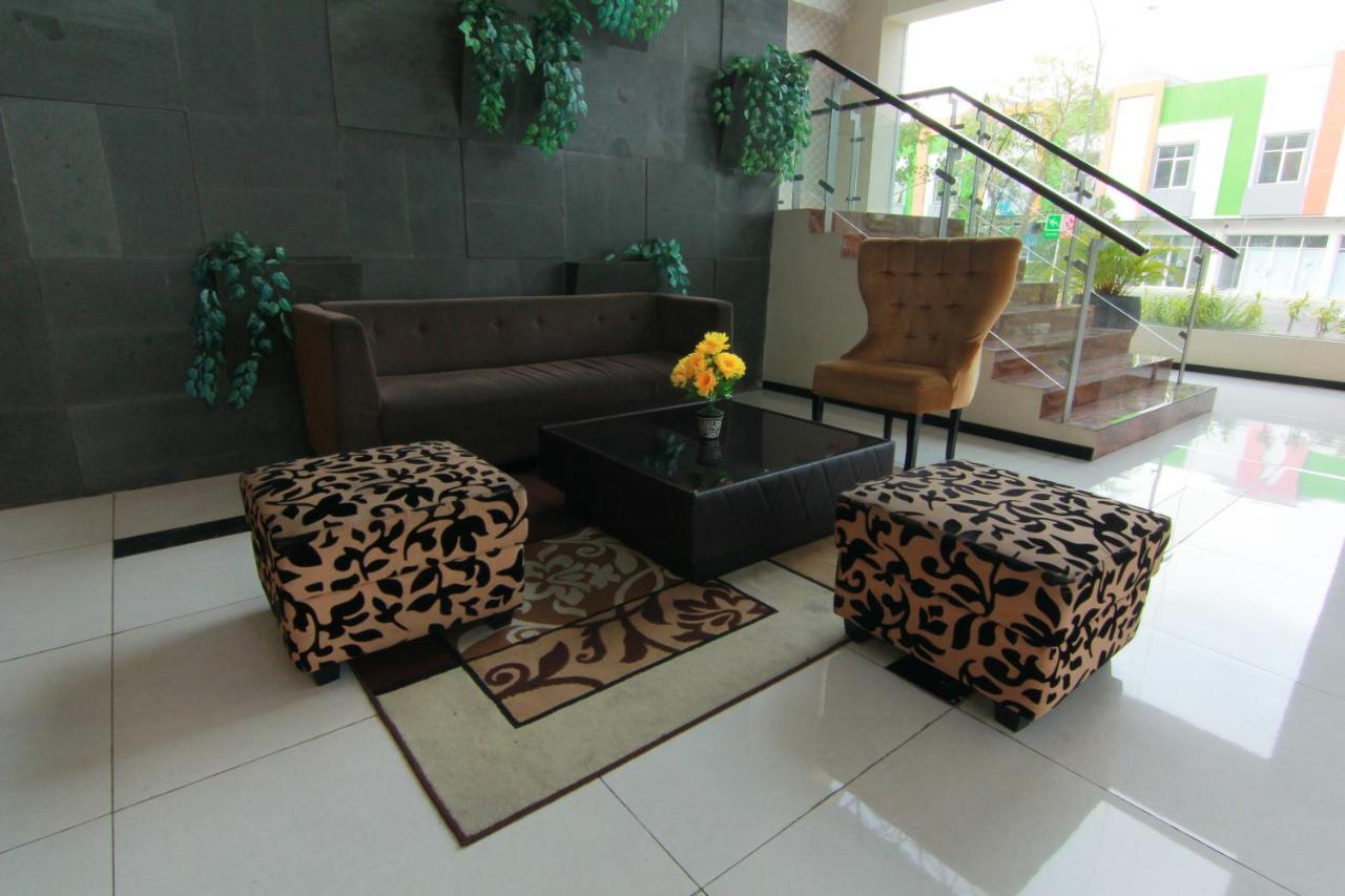 The Sun Hotel Madiun Eksteriør bilde
