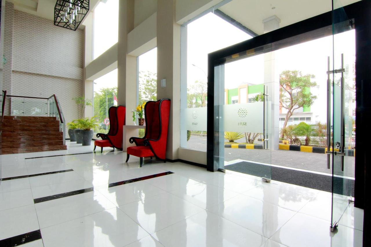 The Sun Hotel Madiun Eksteriør bilde