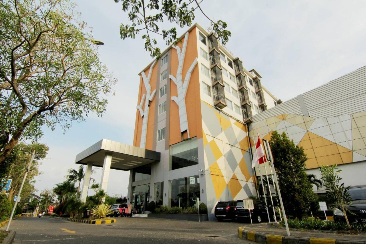 The Sun Hotel Madiun Eksteriør bilde
